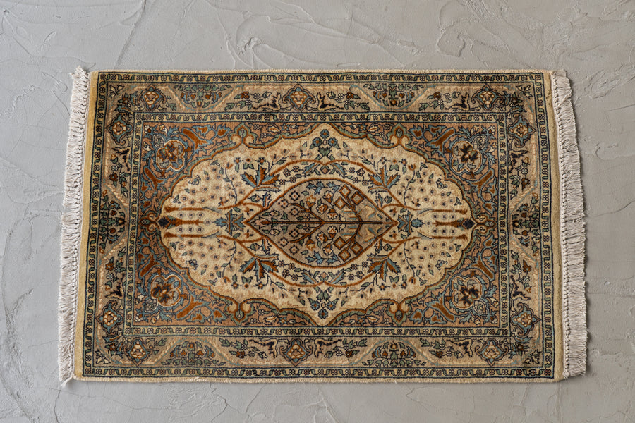 パキスタン産　1980年代　ヴィンテージラグ　パキスタンラグ　ツリーオブライフ　アイボリー　ベージュ　メダリオン　玄関マット　玄関　キッチンマット　ベッドサイド　家具　手織り　絨毯　カーペット　ヴィンテージラグ専門店　amaleh　通販