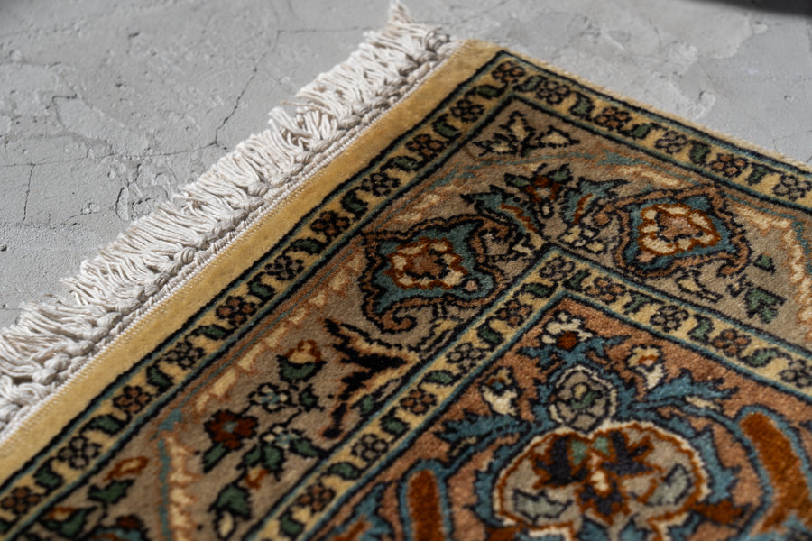 パキスタン産　1980年代　ヴィンテージラグ　パキスタンラグ　ツリーオブライフ　アイボリー　ベージュ　メダリオン　玄関マット　玄関　キッチンマット　ベッドサイド　家具　手織り　絨毯　カーペット　ヴィンテージラグ専門店　amaleh　通販