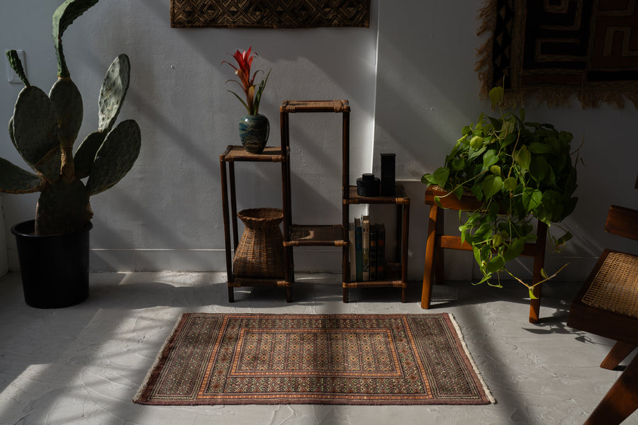 パキスタン産　1980年代　ヴィンテージラグ　パキスタンラグ　イーブルアイ　魔除け　玄関マット　玄関　キッチンマット　ベッドサイド　家具　手織り　絨毯　カーペット　ヴィンテージラグ専門店　amaleh　通販