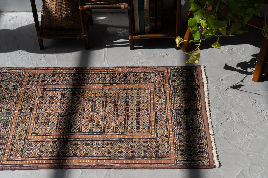 パキスタン産　1980年代　ヴィンテージラグ　パキスタンラグ　イーブルアイ　魔除け　玄関マット　玄関　キッチンマット　ベッドサイド　家具　手織り　絨毯　カーペット　ヴィンテージラグ専門店　amaleh　通販