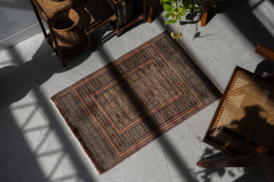 パキスタン産　1980年代　ヴィンテージラグ　パキスタンラグ　イーブルアイ　魔除け　玄関マット　玄関　キッチンマット　ベッドサイド　家具　手織り　絨毯　カーペット　ヴィンテージラグ専門店　amaleh　通販