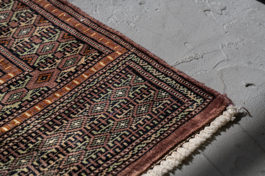 パキスタン産　1980年代　ヴィンテージラグ　パキスタンラグ　イーブルアイ　魔除け　玄関マット　玄関　キッチンマット　ベッドサイド　家具　手織り　絨毯　カーペット　ヴィンテージラグ専門店　amaleh　通販