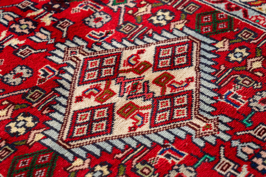 イラン産　1980年代　ペルシャ絨毯　オールドペルシャラグ　ヴィンテージラグ　赤い絨毯　赤　ヘラティ文様　マヒデザイン　メダリオン　リビングサイズ　6畳　8畳　10畳　12畳　ダイニングテーブル　ソファ　テーブル　寝室　スタジオ　和室　ディスプレイ　家具　ヴィンテージ家具　手織り　絨毯　カーペット　amaleh　通販