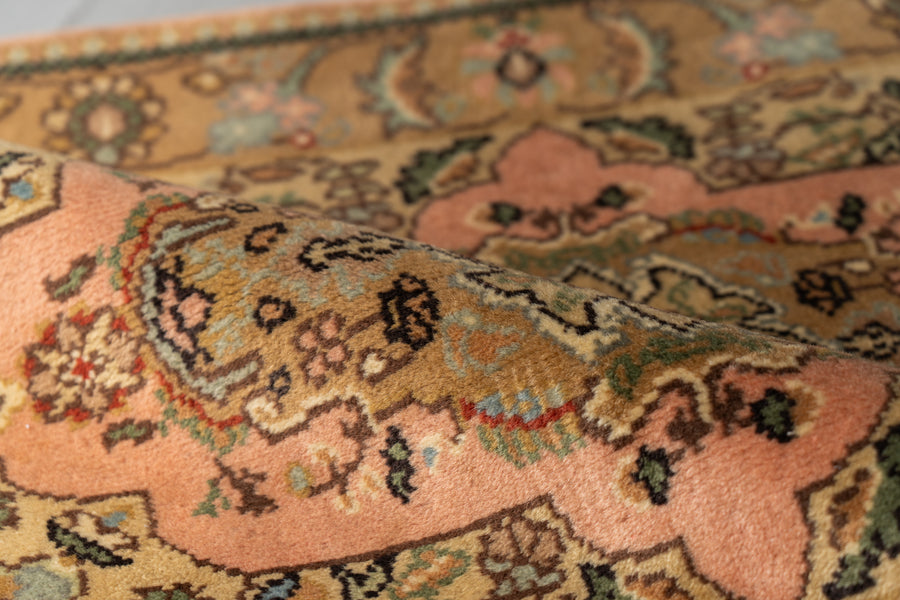 イラン産　1990年代　ヴィンテージラグ　メダリオン　植物柄　花柄　ピンク　玄関マット　玄関　キッチンマット　ベッドサイド　家具　手織り　絨毯　カーペット　ヴィンテージラグ専門店　amaleh　通販