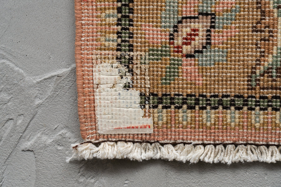 イラン産　1990年代　ヴィンテージラグ　メダリオン　植物柄　花柄　ピンク　玄関マット　玄関　キッチンマット　ベッドサイド　家具　手織り　絨毯　カーペット　ヴィンテージラグ専門店　amaleh　通販