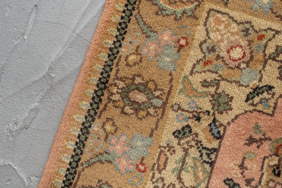 イラン産　1990年代　ヴィンテージラグ　メダリオン　植物柄　花柄　ピンク　玄関マット　玄関　キッチンマット　ベッドサイド　家具　手織り　絨毯　カーペット　ヴィンテージラグ専門店　amaleh　通販