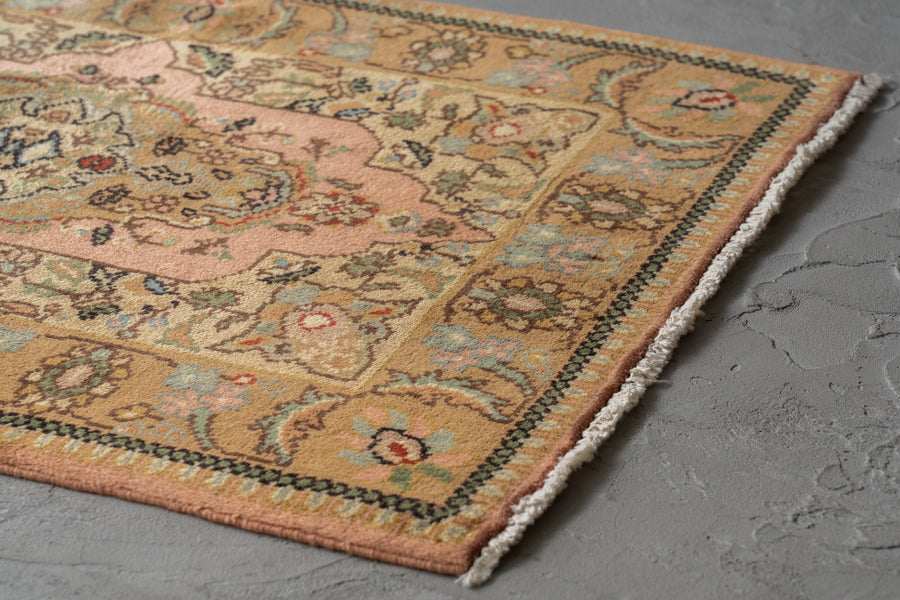 イラン産　1990年代　ヴィンテージラグ　メダリオン　植物柄　花柄　ピンク　玄関マット　玄関　キッチンマット　ベッドサイド　家具　手織り　絨毯　カーペット　ヴィンテージラグ専門店　amaleh　通販