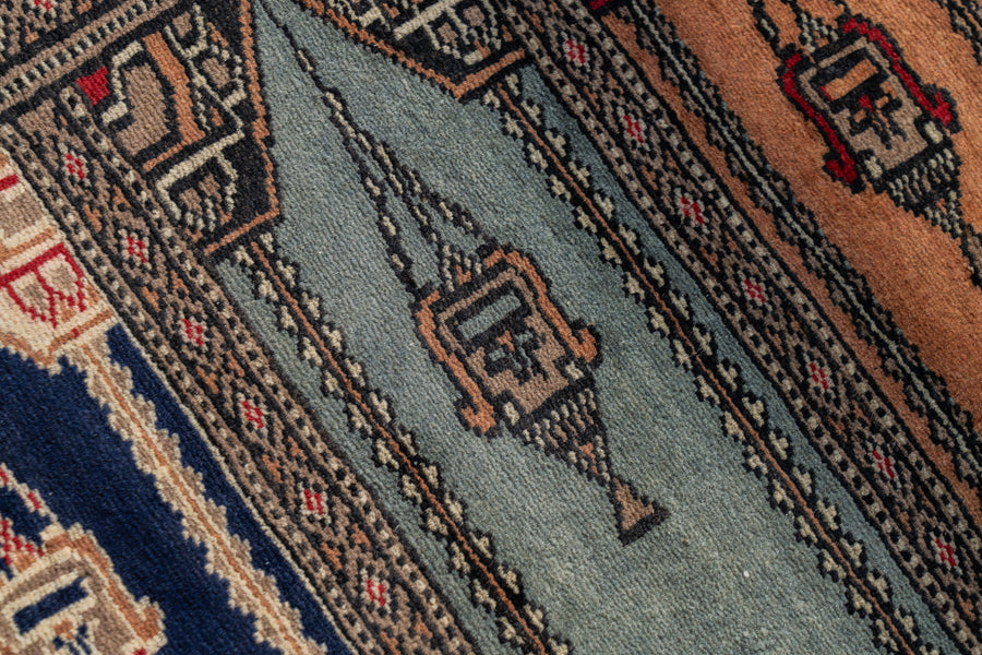 パキスタン産　1980年代　ヴィンテージラグ　パキスタンラグ　ミフラーブデザイン　香炉柄　廊下　観葉植物　多肉植物　玄関マット　玄関　キッチンマット　ベッドサイド　家具　手織り　絨毯　カーペット　ヴィンテージラグ専門店　amaleh　通販