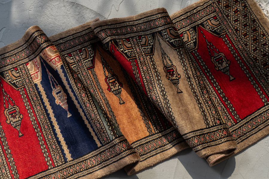 パキスタン産　1980年代　ヴィンテージラグ　パキスタンラグ　ミフラーブデザイン　香炉柄　廊下　観葉植物　多肉植物　玄関マット　玄関　キッチンマット　ベッドサイド　家具　手織り　絨毯　カーペット　ヴィンテージラグ専門店　amaleh　通販