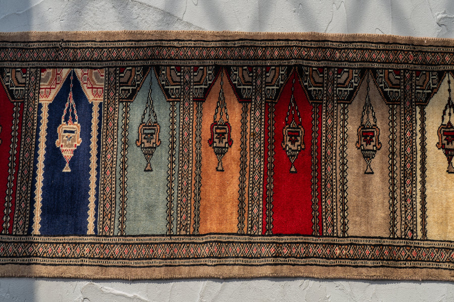 パキスタン産　1980年代　ヴィンテージラグ　パキスタンラグ　ミフラーブデザイン　香炉柄　廊下　観葉植物　多肉植物　玄関マット　玄関　キッチンマット　ベッドサイド　家具　手織り　絨毯　カーペット　ヴィンテージラグ専門店　amaleh　通販