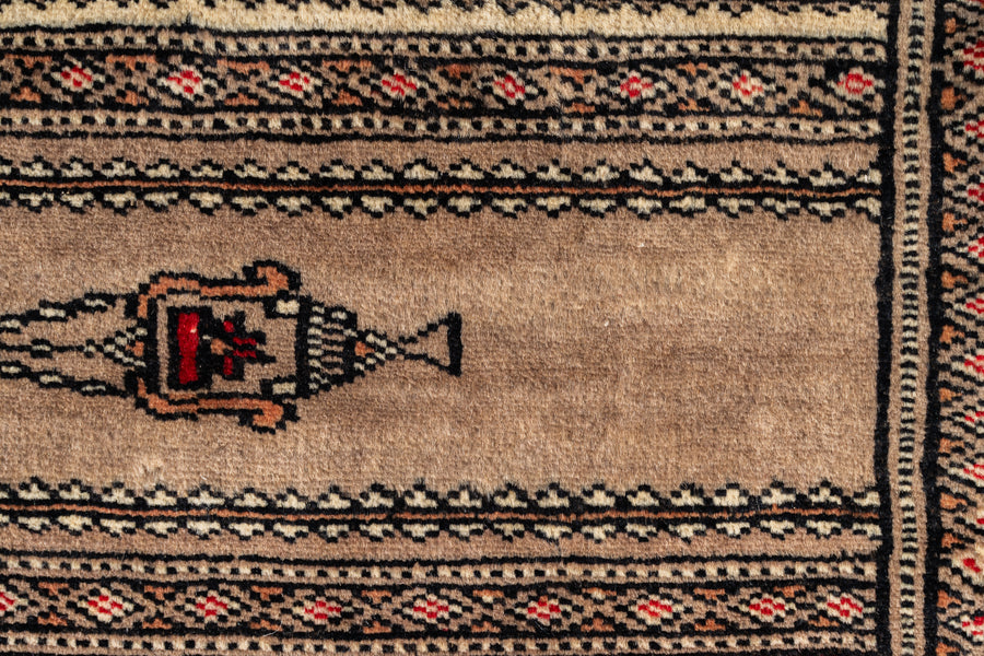 パキスタン産　1980年代　ヴィンテージラグ　パキスタンラグ　ミフラーブデザイン　香炉柄　廊下　観葉植物　多肉植物　玄関マット　玄関　キッチンマット　ベッドサイド　家具　手織り　絨毯　カーペット　ヴィンテージラグ専門店　amaleh　通販