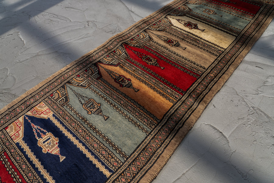 パキスタン産　1980年代　ヴィンテージラグ　パキスタンラグ　ミフラーブデザイン　香炉柄　廊下　観葉植物　多肉植物　玄関マット　玄関　キッチンマット　ベッドサイド　家具　手織り　絨毯　カーペット　ヴィンテージラグ専門店　amaleh　通販