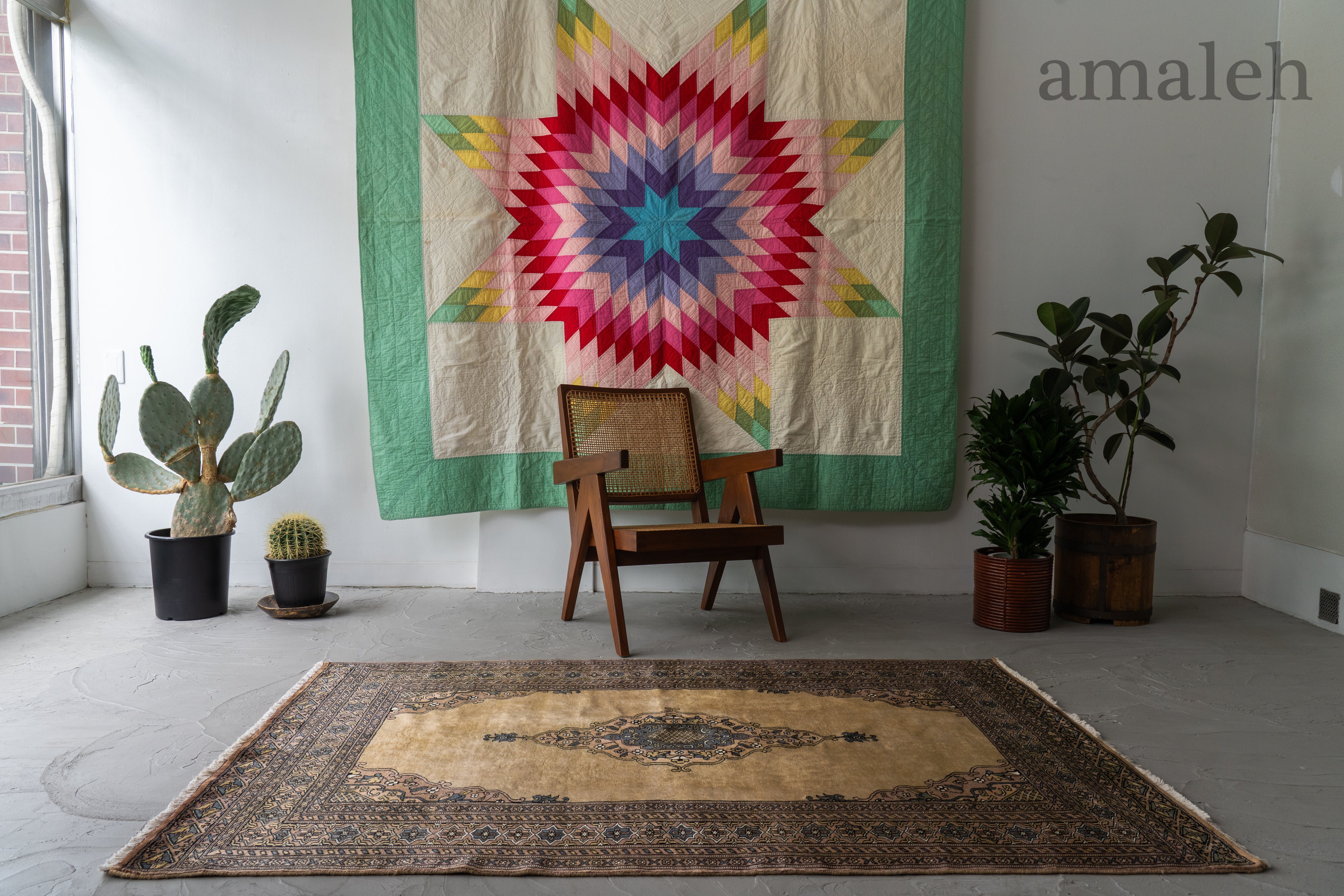 LARGE SIZEのヴィンテージラグ・トライバルラグ・手織り絨毯