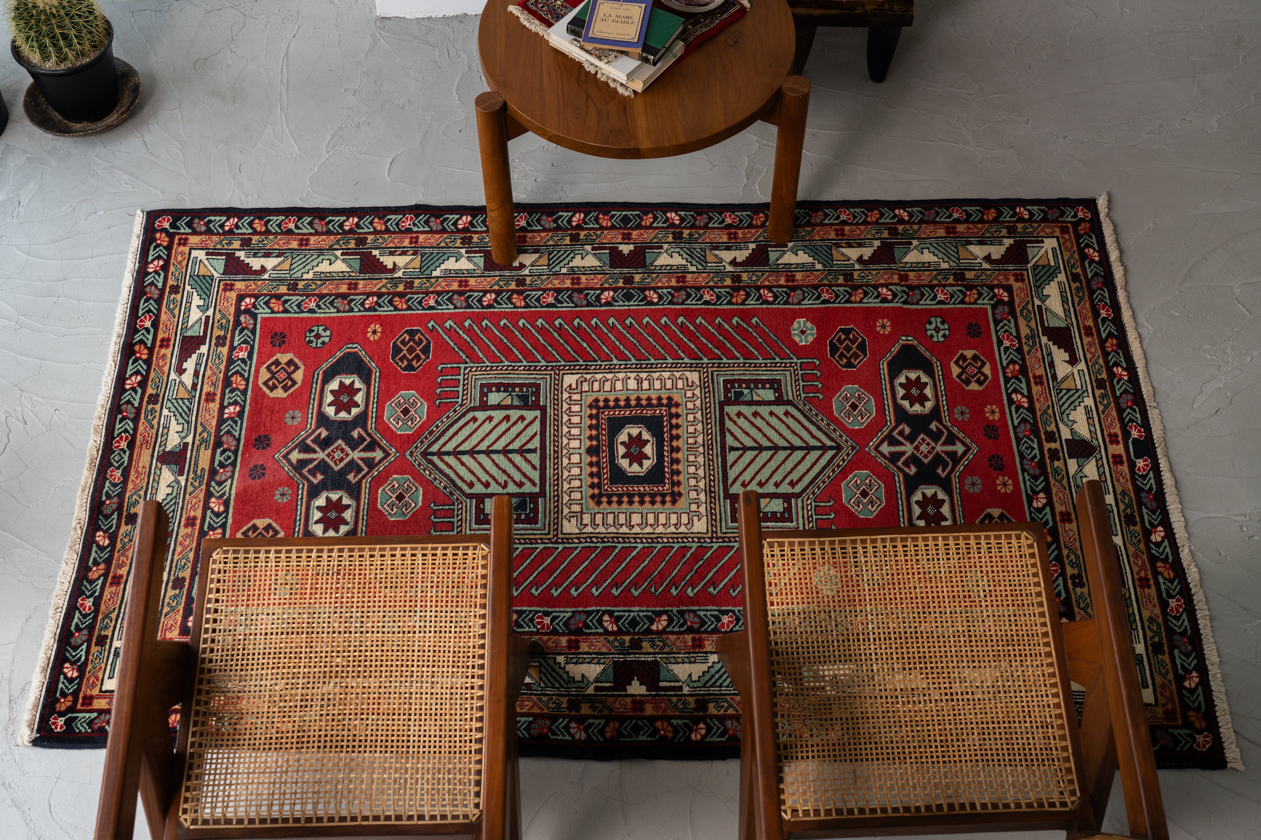 アゼルバイジャン産 1980年代 ヴィンテージラグ】手織り絨毯