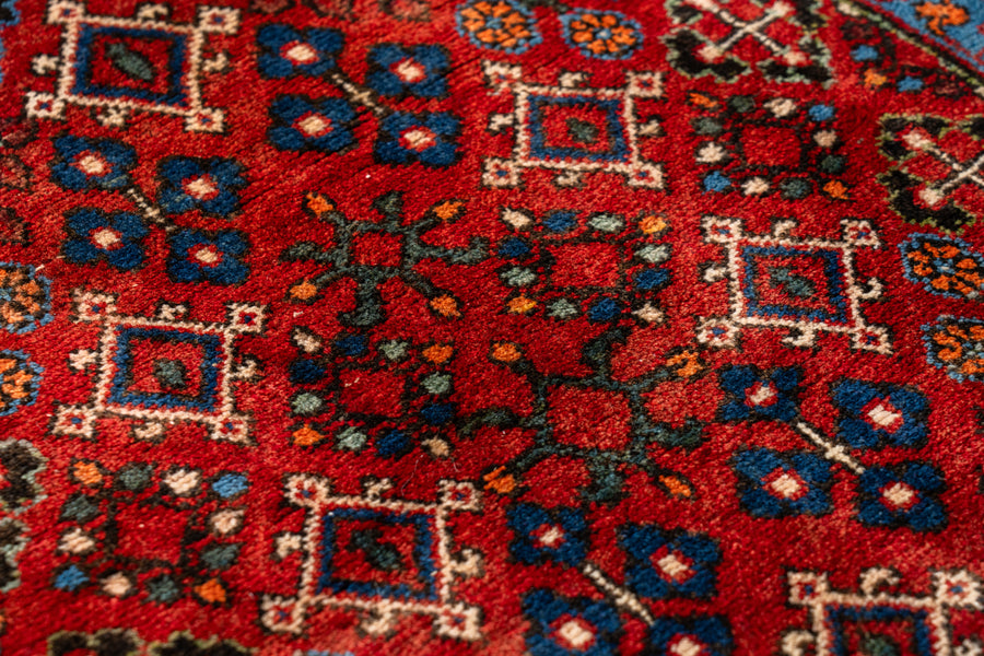 イラン産　1980年代　ヴィンテージラグ　ヴィンテージペルシャ絨毯　ペルシャ絨毯　花柄　植物　赤い絨毯　赤　玄関マット　玄関　キッチンマット　ベッドサイド　家具　手織り　絨毯　カーペット　ヴィンテージラグ専門店　amaleh　通販