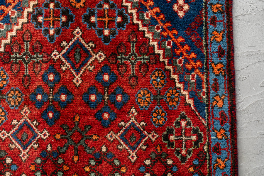 イラン産　1980年代　ヴィンテージラグ　ヴィンテージペルシャ絨毯　ペルシャ絨毯　花柄　植物　赤い絨毯　赤　玄関マット　玄関　キッチンマット　ベッドサイド　家具　手織り　絨毯　カーペット　ヴィンテージラグ専門店　amaleh　通販