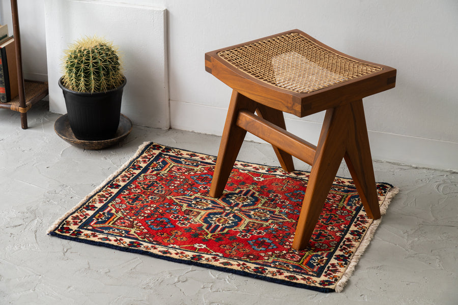 イラン産　1980年代　ヴィンテージラグ　ヴィンテージペルシャ絨毯　赤い絨毯　赤　玄関マット　玄関　キッチンマット　ベッドサイド　家具　手織り　絨毯　カーペット　ヴィンテージラグ専門店　amaleh　通販