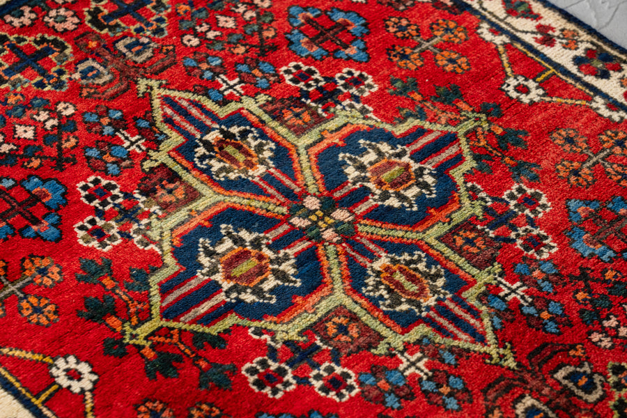 イラン産　1980年代　ヴィンテージラグ　ヴィンテージペルシャ絨毯　赤い絨毯　赤　玄関マット　玄関　キッチンマット　ベッドサイド　家具　手織り　絨毯　カーペット　ヴィンテージラグ専門店　amaleh　通販