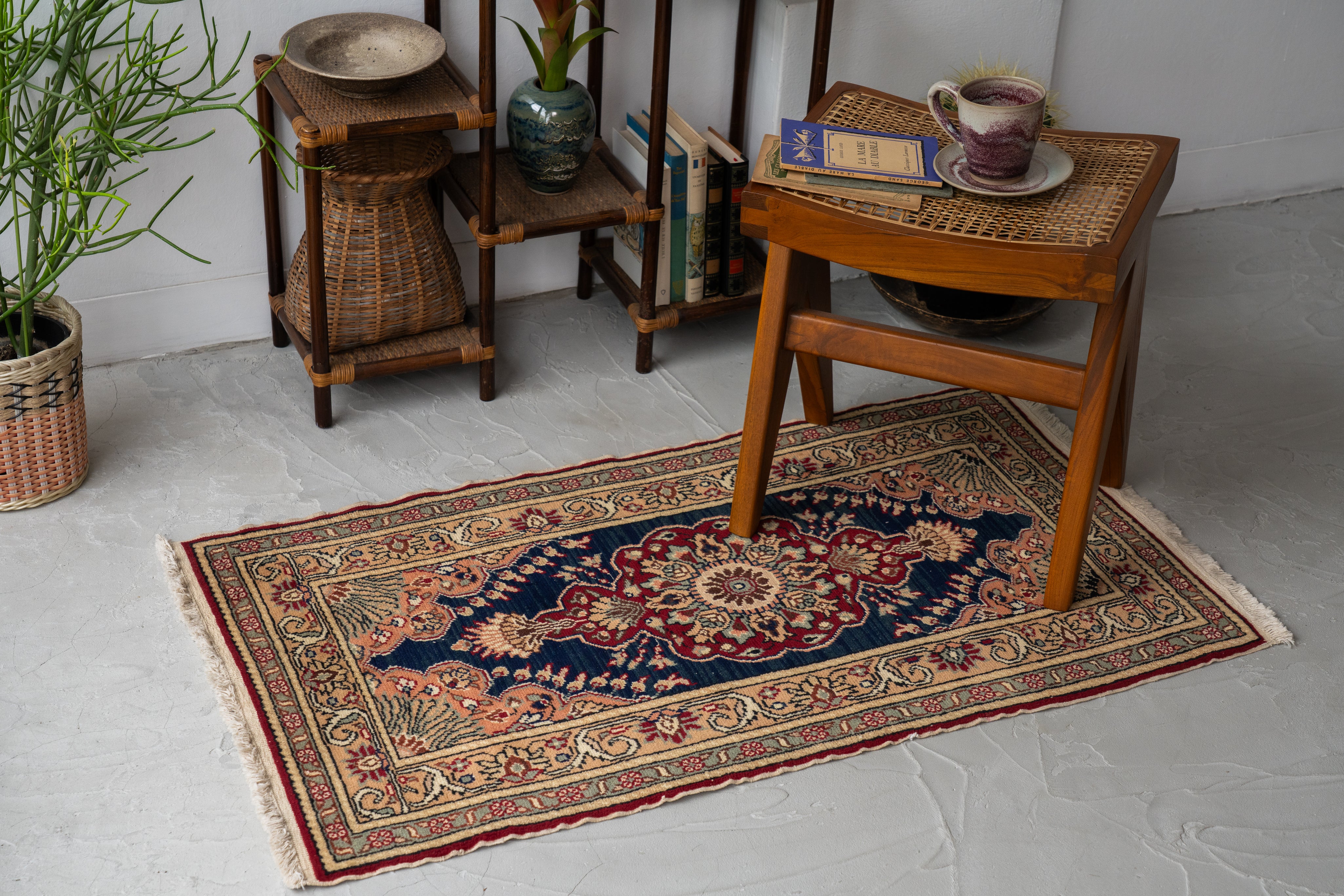 イラン産 1980年代 手織り絨毯】ペルシャ絨毯-ヴィンテージラグ専門店