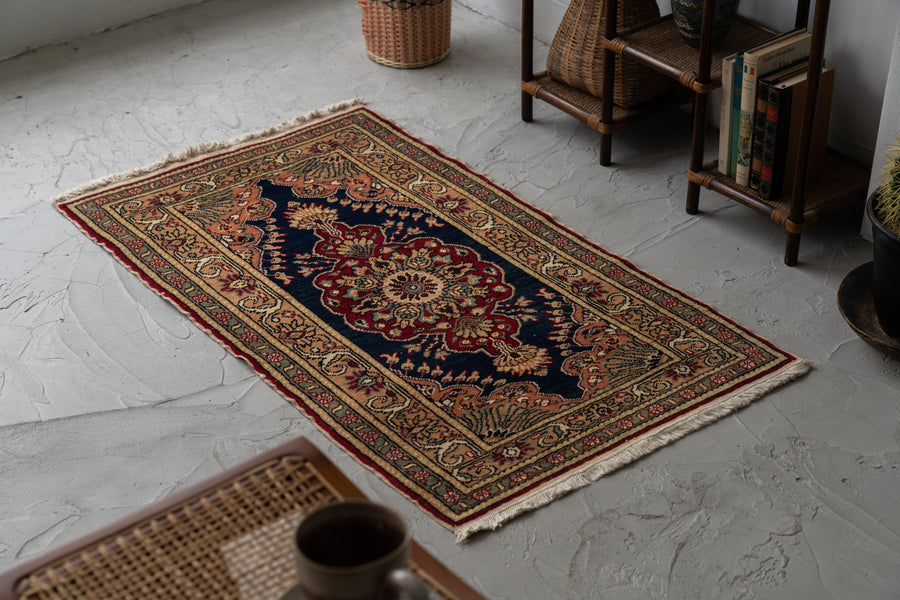 ペルシャ絨毯　ヴィンテージ　手織り ヴィンテージ ペルシャ絨毯 クム産 オールド手織り絨毯 クムウール