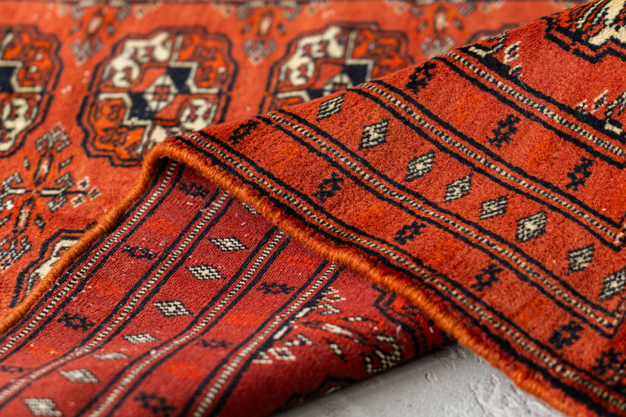 パキスタン産　1980年代　ヴィンテージラグ　パキスタンラグ　ブハラデザイン　オレンジ　玄関マット　玄関　キッチンマット　ベッドサイド　家具　手織り　絨毯　カーペット　ヴィンテージラグ専門店　amaleh　通販