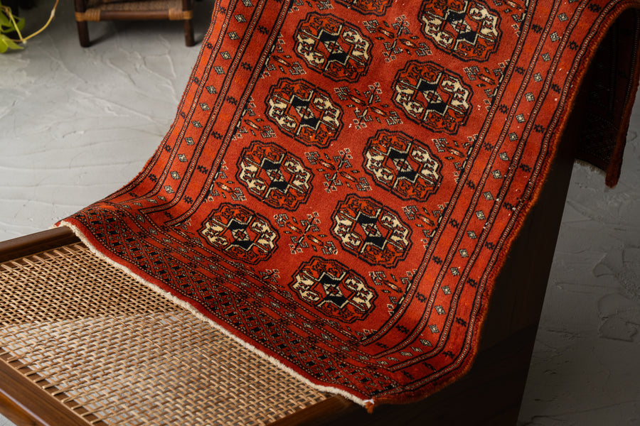 パキスタン産　1980年代　ヴィンテージラグ　パキスタンラグ　ブハラデザイン　オレンジ　玄関マット　玄関　キッチンマット　ベッドサイド　家具　手織り　絨毯　カーペット　ヴィンテージラグ専門店　amaleh　通販