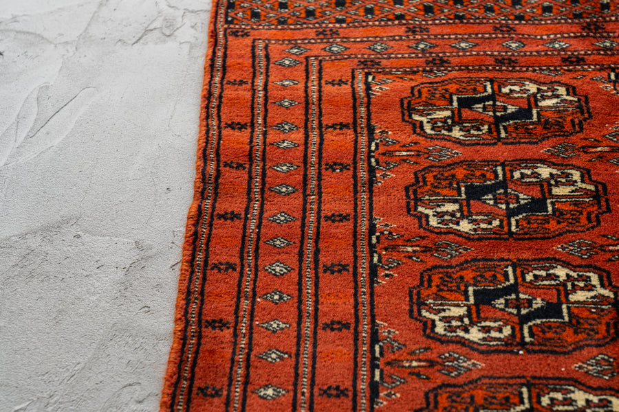 パキスタン産　1980年代　ヴィンテージラグ　パキスタンラグ　ブハラデザイン　オレンジ　玄関マット　玄関　キッチンマット　ベッドサイド　家具　手織り　絨毯　カーペット　ヴィンテージラグ専門店　amaleh　通販
