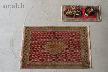 パキスタン産　1990年代　ヴィンテージラグ　パキスタンラグ　イーブルアイ　魔除け　赤い絨毯　赤　玄関マット　玄関　キッチンマット　ベッドサイド　家具　手織り　絨毯　カーペット　ヴィンテージラグ専門店　amaleh　通販