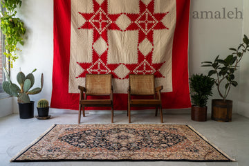 インド産　1990年代　ヴィンテージラグ　インド絨毯　ブラック　黒　メダリオン　植物柄　ボタニカルデザイン　リビングサイズ　6畳　8畳　10畳　12畳　ダイニングテーブル　ソファ　テーブル　寝室　スタジオ　和室　ディスプレイ　家具　ヴィンテージ家具　手織り　絨毯　カーペット　amaleh　通販