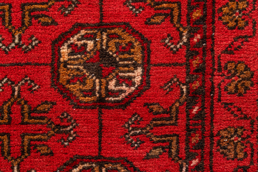 アフガニスタン産　1980年代　トライバルラグ　トルクメン族　トルクメンラグ　赤い絨毯　ギュル　アニマルヘッド　羊の角　縁起物　リビングサイズ　6畳　8畳　10畳　12畳　ダイニングテーブル　ソファ　テーブル　寝室　スタジオ　和室　ディスプレイ　家具　ヴィンテージ家具　手織り　絨毯　カーペット　amaleh　通販