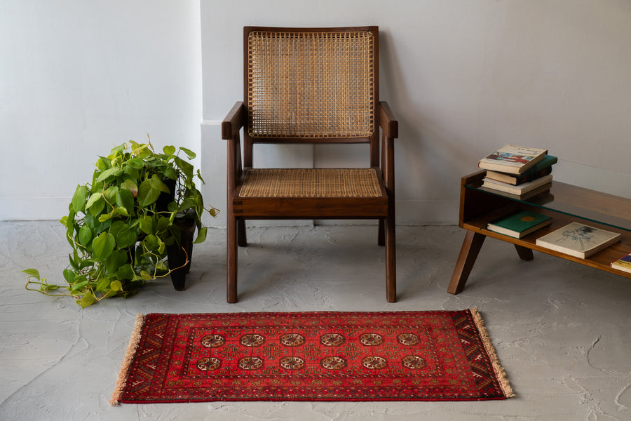 アフガニスタン産　1980年代　トライバルラグ　トルクメン族　トルクメンラグ　赤い絨毯　ギュル　アニマルヘッド　羊の角　縁起物　リビングサイズ　6畳　8畳　10畳　12畳　ダイニングテーブル　ソファ　テーブル　寝室　スタジオ　和室　ディスプレイ　家具　ヴィンテージ家具　手織り　絨毯　カーペット　amaleh　通販