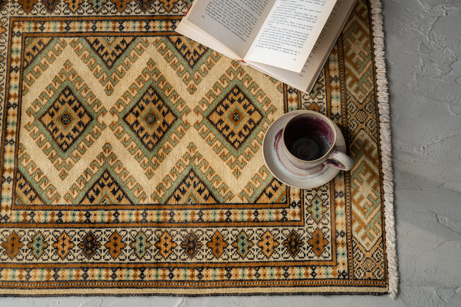 パキスタン産　1980年代　ヴィンテージラグ　パキスタンラグ　サソリ柄　イーブルアイ　魔除け　グリーン　緑　ブラウン　茶　玄関マット　玄関　キッチンマット　ベッドサイド　家具　手織り　絨毯　カーペット　ヴィンテージラグ専門店　amaleh　通販