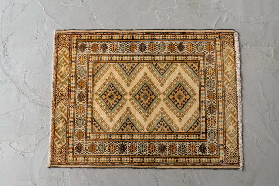 パキスタン産　1980年代　ヴィンテージラグ　パキスタンラグ　サソリ柄　イーブルアイ　魔除け　グリーン　緑　ブラウン　茶　玄関マット　玄関　キッチンマット　ベッドサイド　家具　手織り　絨毯　カーペット　ヴィンテージラグ専門店　amaleh　通販