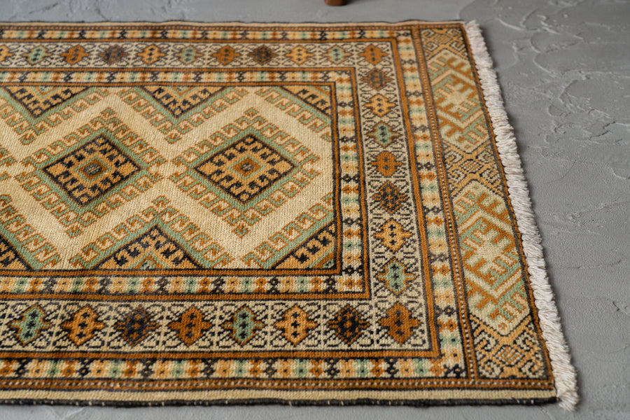 パキスタン産　1980年代　ヴィンテージラグ　パキスタンラグ　サソリ柄　イーブルアイ　魔除け　グリーン　緑　ブラウン　茶　玄関マット　玄関　キッチンマット　ベッドサイド　家具　手織り　絨毯　カーペット　ヴィンテージラグ専門店　amaleh　通販