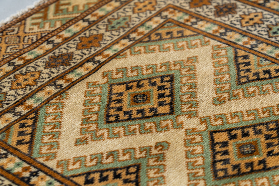 パキスタン産　1980年代　ヴィンテージラグ　パキスタンラグ　サソリ柄　イーブルアイ　魔除け　グリーン　緑　ブラウン　茶　玄関マット　玄関　キッチンマット　ベッドサイド　家具　手織り　絨毯　カーペット　ヴィンテージラグ専門店　amaleh　通販