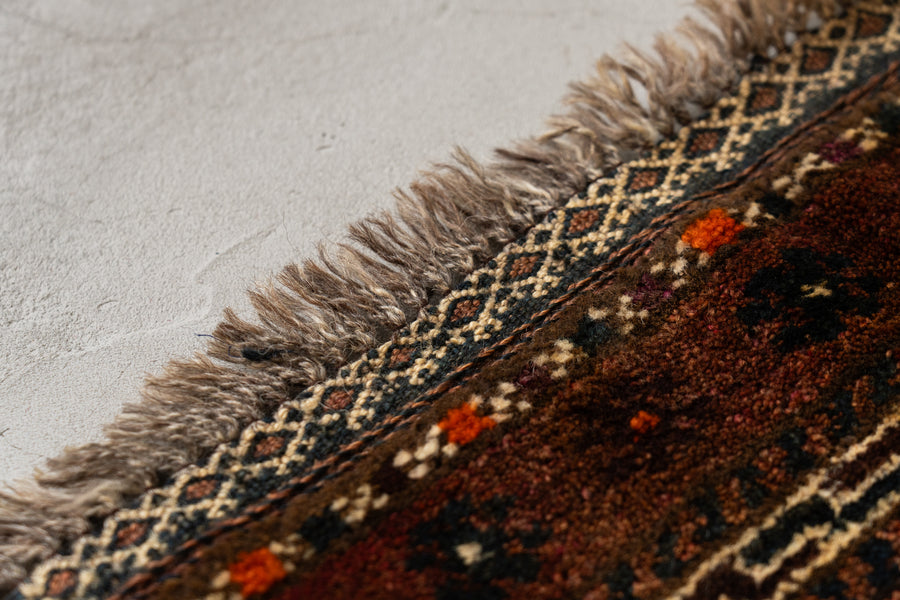 イラン産　1980年代　ヴィンテージラグ　トライバルラグ　バルーチ族　バルーチラグ　ペルシャ絨毯　ヴィンテージペルシャ絨毯　幾何学模様　キリム　玄関マット　玄関　キッチンマット　ベッドサイド　家具　手織り　絨毯　カーペット　ヴィンテージラグ専門店　amaleh　通販