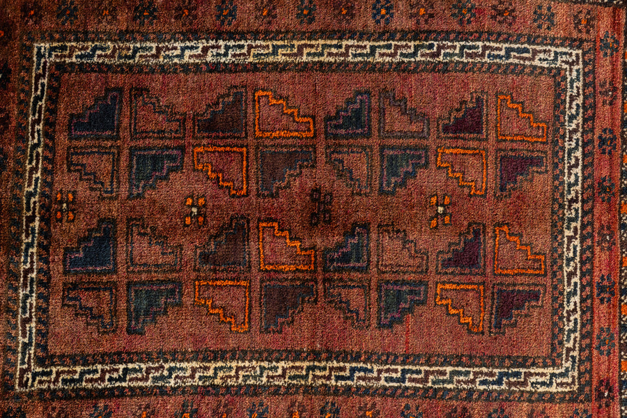 イラン産　1980年代　ヴィンテージラグ　トライバルラグ　バルーチ族　バルーチラグ　ペルシャ絨毯　ヴィンテージペルシャ絨毯　幾何学模様　キリム　玄関マット　玄関　キッチンマット　ベッドサイド　家具　手織り　絨毯　カーペット　ヴィンテージラグ専門店　amaleh　通販