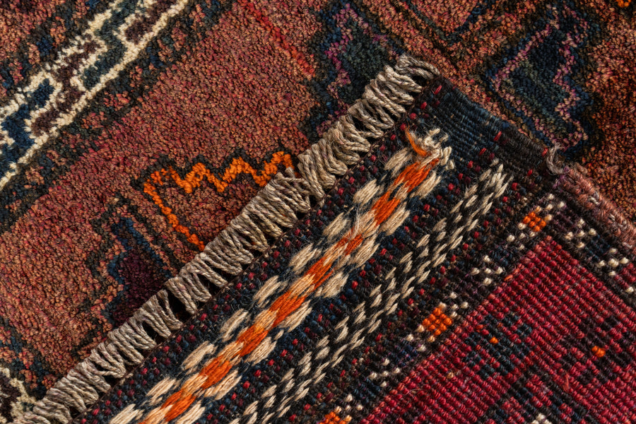 イラン産　1980年代　ヴィンテージラグ　トライバルラグ　バルーチ族　バルーチラグ　ペルシャ絨毯　ヴィンテージペルシャ絨毯　幾何学模様　キリム　玄関マット　玄関　キッチンマット　ベッドサイド　家具　手織り　絨毯　カーペット　ヴィンテージラグ専門店　amaleh　通販