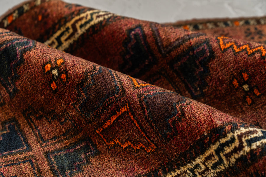 イラン産　1980年代　ヴィンテージラグ　トライバルラグ　バルーチ族　バルーチラグ　ペルシャ絨毯　ヴィンテージペルシャ絨毯　幾何学模様　キリム　玄関マット　玄関　キッチンマット　ベッドサイド　家具　手織り　絨毯　カーペット　ヴィンテージラグ専門店　amaleh　通販