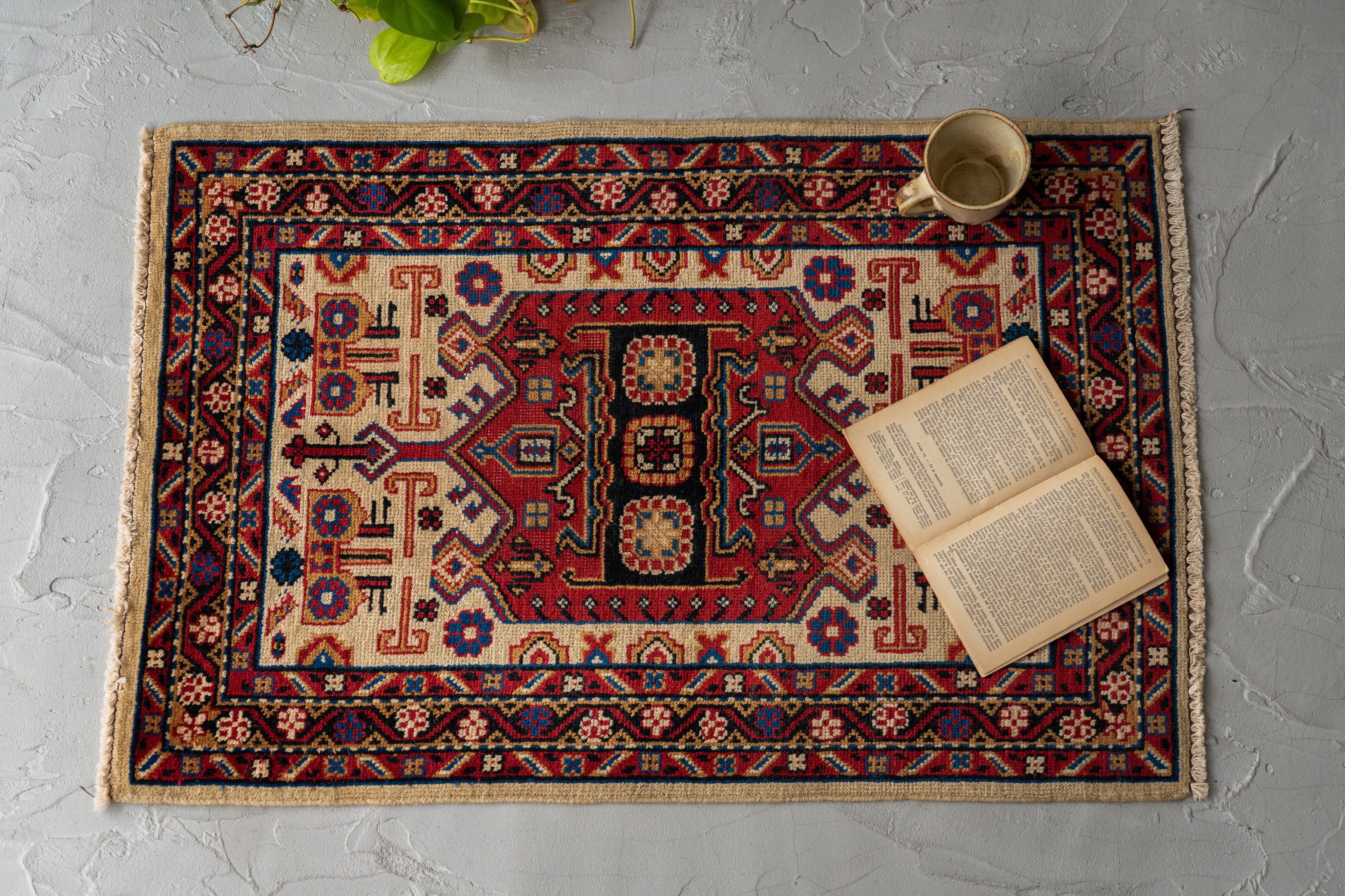 アゼルバイジャン産 1980年代 アゼルバイジャンラグ】手織り絨毯