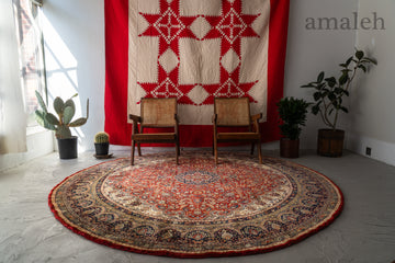 インド産　1990年代　ヴィンテージラグ　インド絨毯　サークル　丸型　丸　円形　メダリオン　植物柄　花柄　赤い絨毯　赤　リビングサイズ　6畳　8畳　10畳　12畳　ダイニングテーブル　ソファ　テーブル　寝室　スタジオ　和室　ディスプレイ　家具　ヴィンテージ家具　手織り　絨毯　カーペット　amaleh　通販
