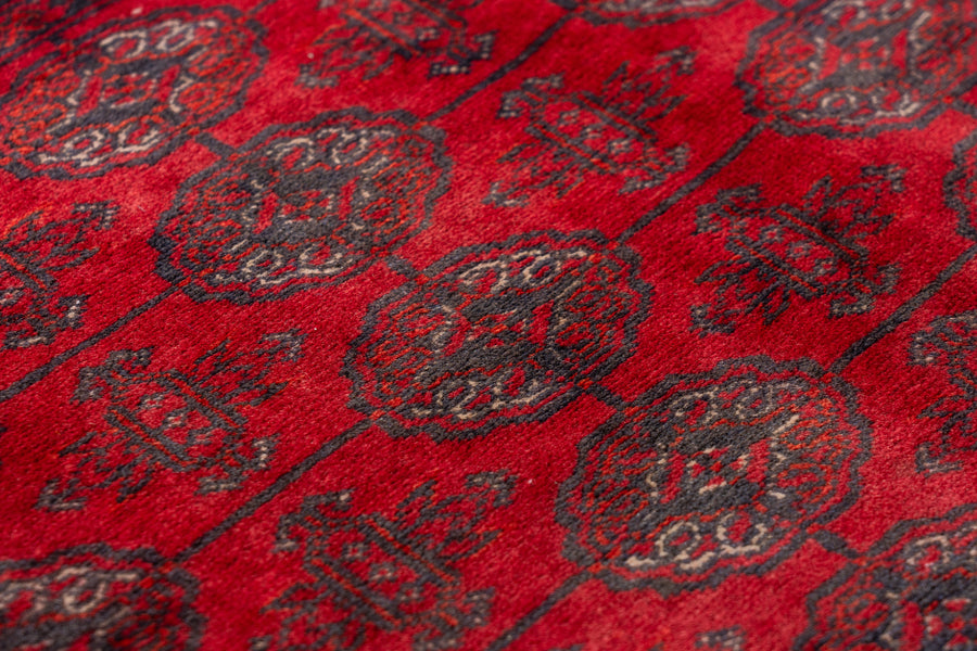 アフガニスタン産　1980年代　ヴィンテージラグ　トライバルラグ　トルクメン族　トルクメンラグ　サソリ柄　魔除け　ギュル　赤い絨毯　赤　リビングサイズ　6畳　8畳　10畳　12畳　ダイニングテーブル　ソファ　テーブル　寝室　スタジオ　和室　ディスプレイ　家具　ヴィンテージ家具　手織り　絨毯　カーペット　amaleh　通販