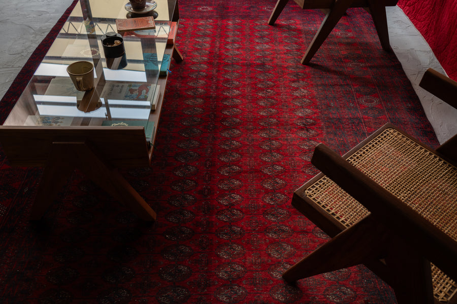 アフガニスタン産　1980年代　ヴィンテージラグ　トライバルラグ　トルクメン族　トルクメンラグ　サソリ柄　魔除け　ギュル　赤い絨毯　赤　リビングサイズ　6畳　8畳　10畳　12畳　ダイニングテーブル　ソファ　テーブル　寝室　スタジオ　和室　ディスプレイ　家具　ヴィンテージ家具　手織り　絨毯　カーペット　amaleh　通販