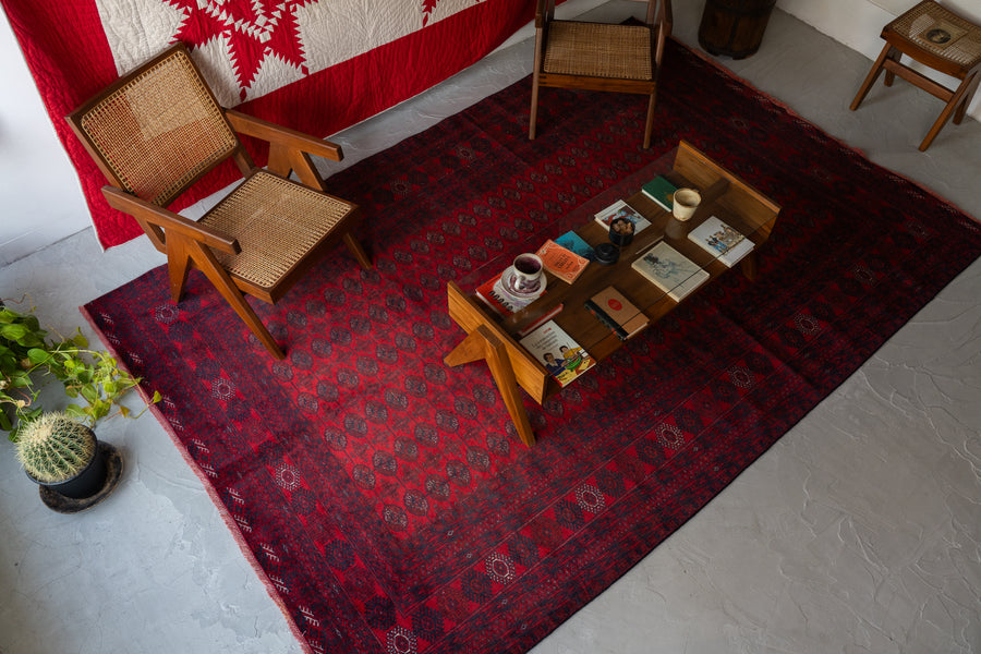 アフガニスタン産　1980年代　ヴィンテージラグ　トライバルラグ　トルクメン族　トルクメンラグ　サソリ柄　魔除け　ギュル　赤い絨毯　赤　リビングサイズ　6畳　8畳　10畳　12畳　ダイニングテーブル　ソファ　テーブル　寝室　スタジオ　和室　ディスプレイ　家具　ヴィンテージ家具　手織り　絨毯　カーペット　amaleh　通販