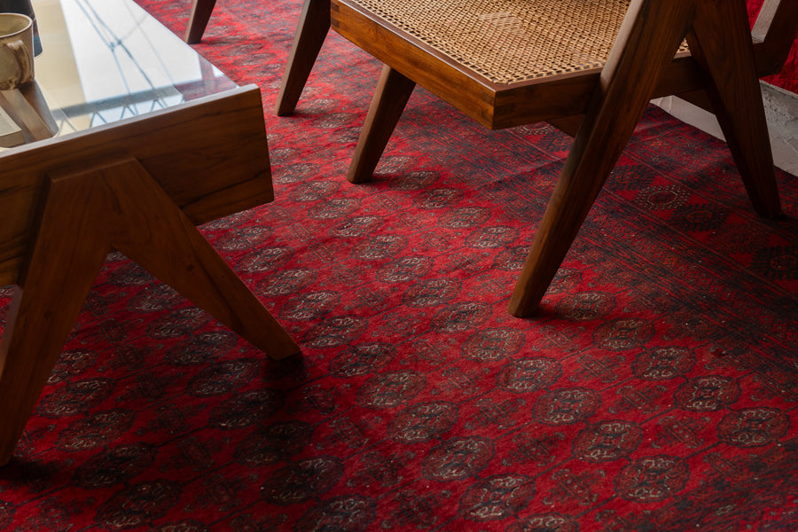 アフガニスタン産　1980年代　ヴィンテージラグ　トライバルラグ　トルクメン族　トルクメンラグ　サソリ柄　魔除け　ギュル　赤い絨毯　赤　リビングサイズ　6畳　8畳　10畳　12畳　ダイニングテーブル　ソファ　テーブル　寝室　スタジオ　和室　ディスプレイ　家具　ヴィンテージ家具　手織り　絨毯　カーペット　amaleh　通販