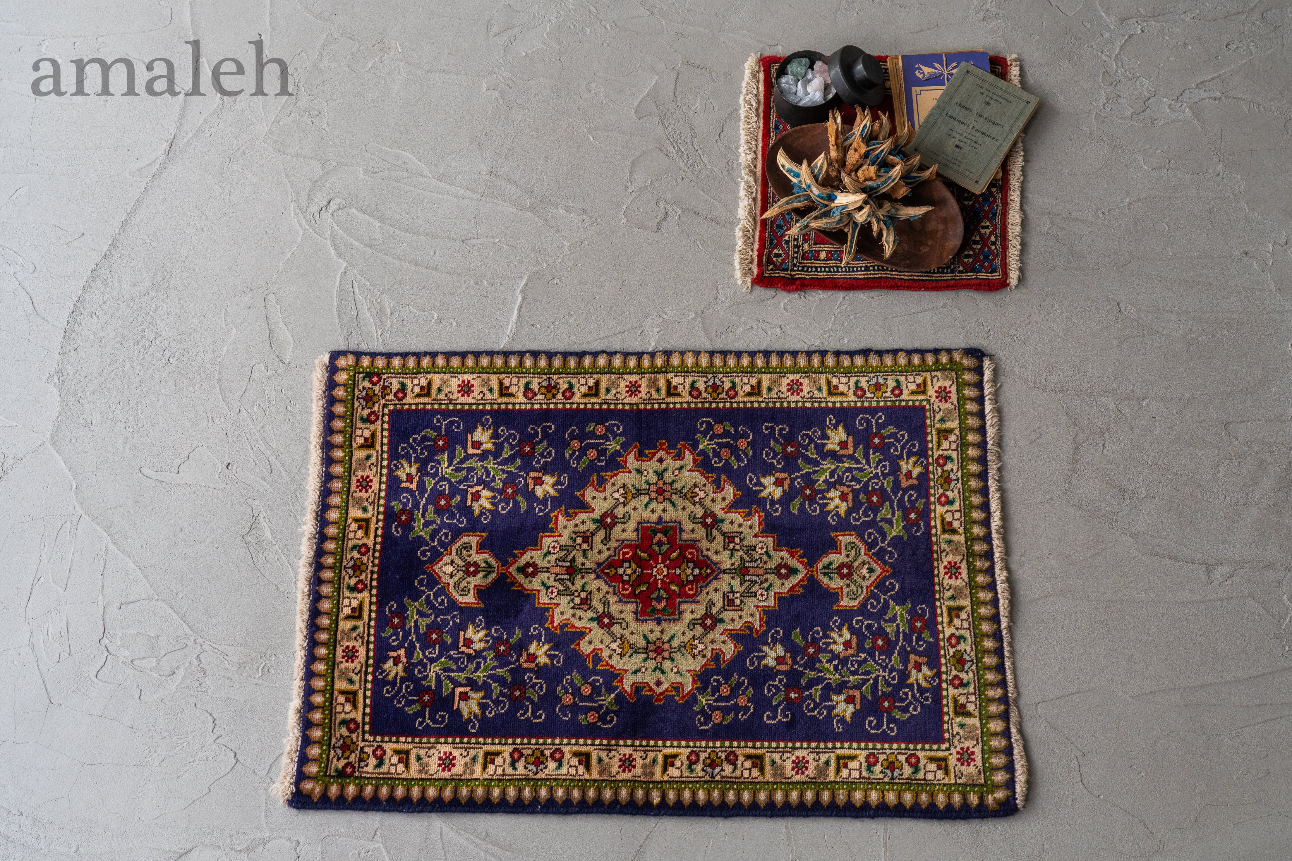 143x89cmトライバルラグ手織り絨毯ヴィンテージ ラグ トライバルラグ 141×81cm 手織り 絨毯 カーペット ヴィンテージ