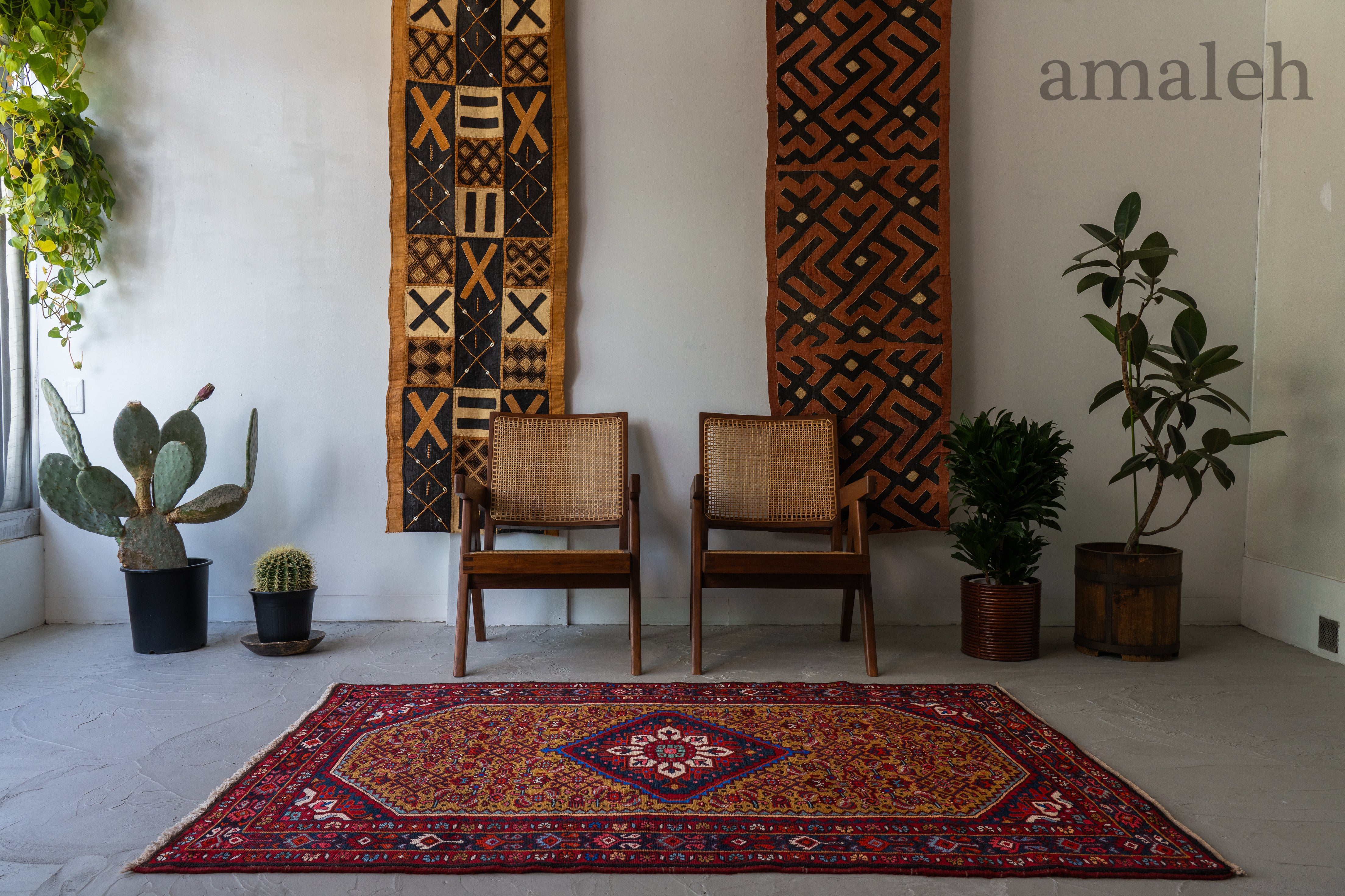 LARGE SIZEのヴィンテージラグ・トライバルラグ・手織り絨毯