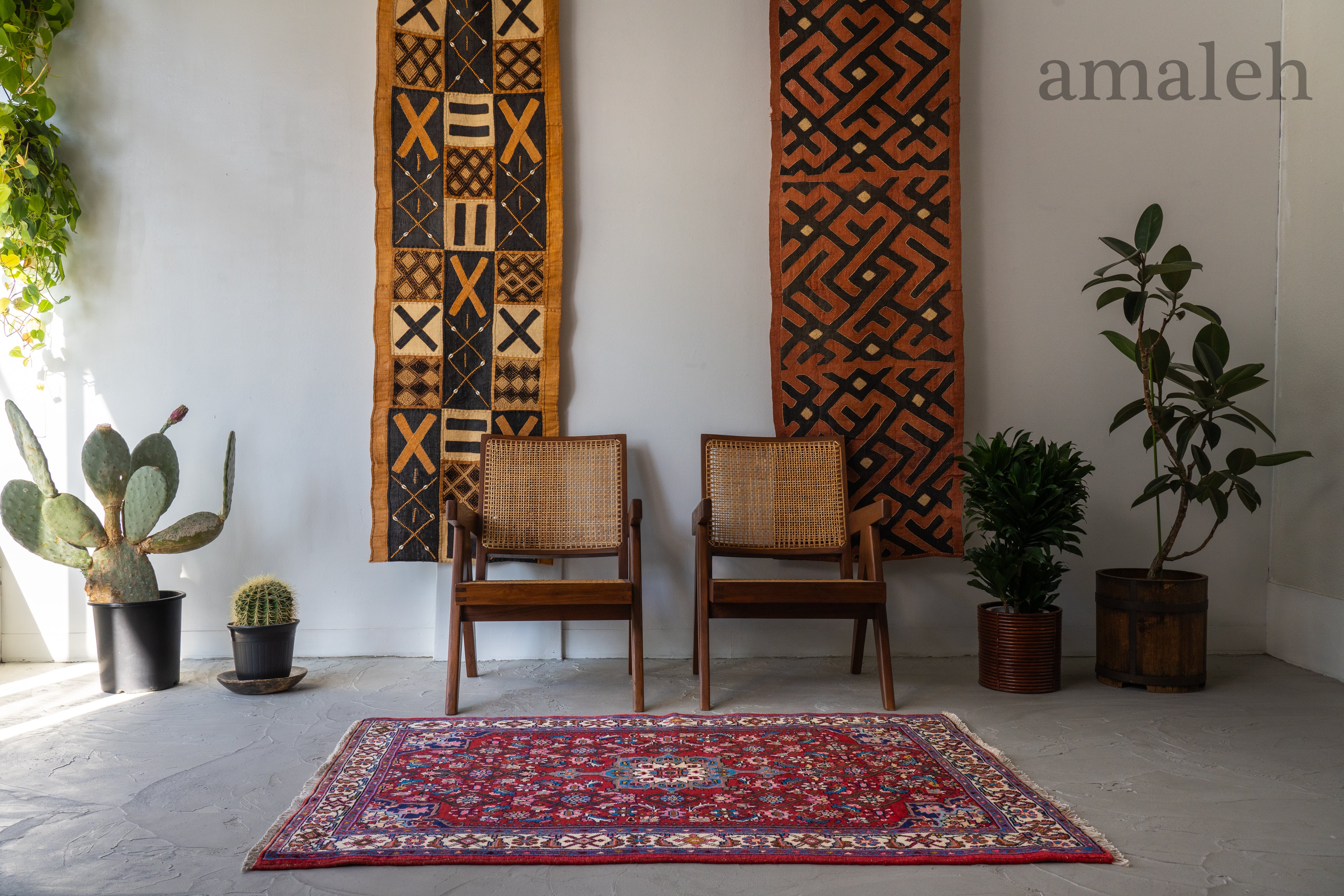 LARGE SIZEのヴィンテージラグ・トライバルラグ・手織り絨毯