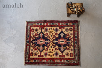 SMALL SIZEのヴィンテージラグ・トライバルラグ・手織りの絨毯