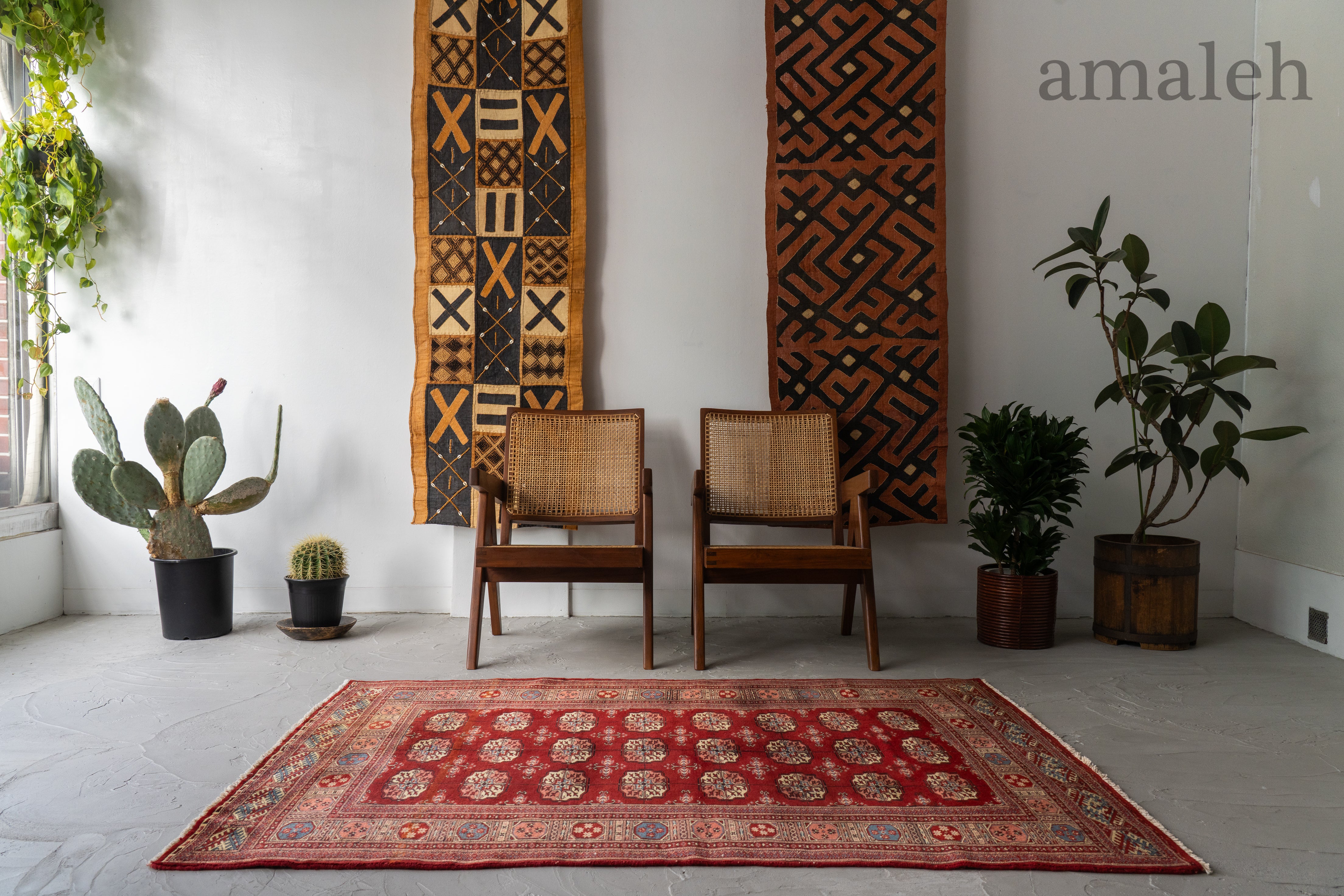 LARGE SIZEのヴィンテージラグ・トライバルラグ・手織り絨毯